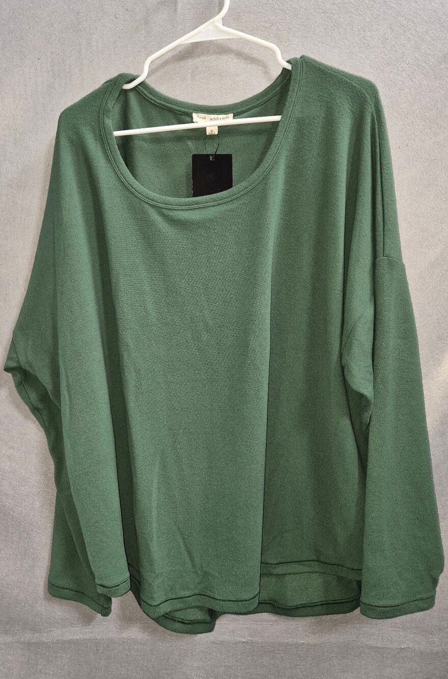 Luxé Addition New York Green Oversized Knit Top – Size 2X NWT